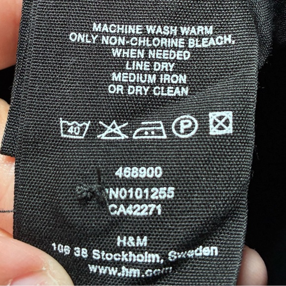 H&M Women’s size 6 Black Button Up Fitted Long Sleeve Shirt - Picture 7 of 14